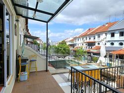 Flora Road (D17), Terrace #463039051